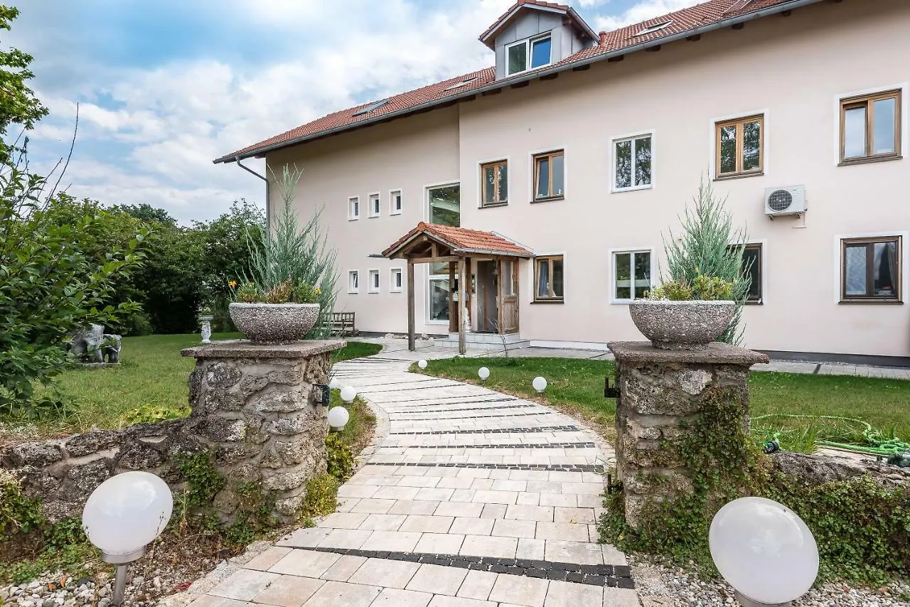Apartment The Old Farmhouse Edling Germany